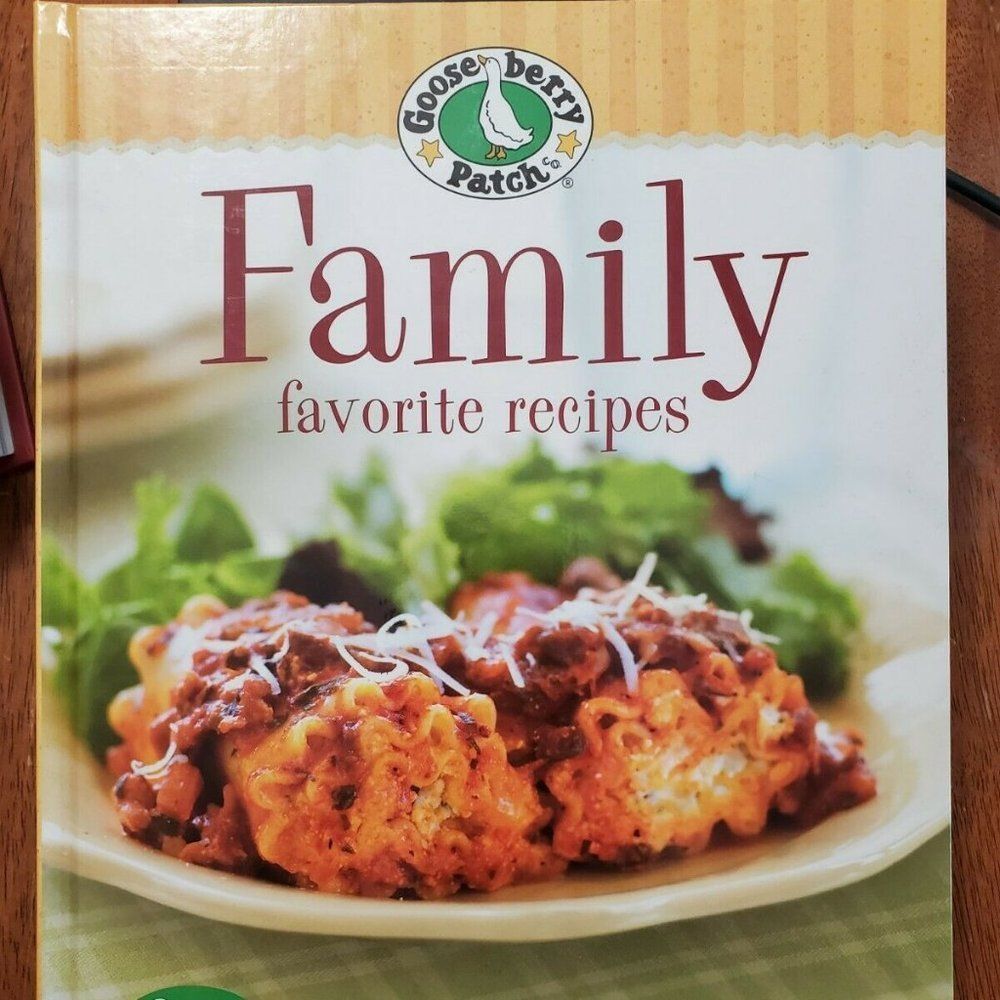 Gooseberry Patch Family Favorite Recipes (2008, hardcover)
